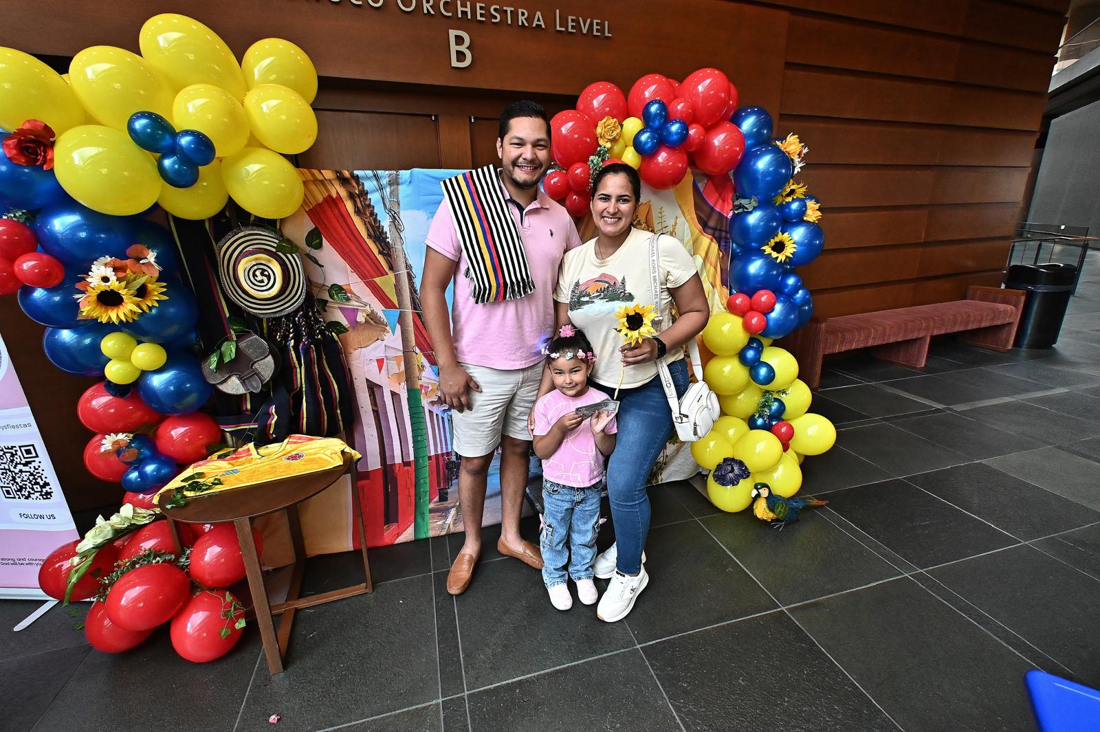 Una familia en una celebración de Sammy’s Fiestas
