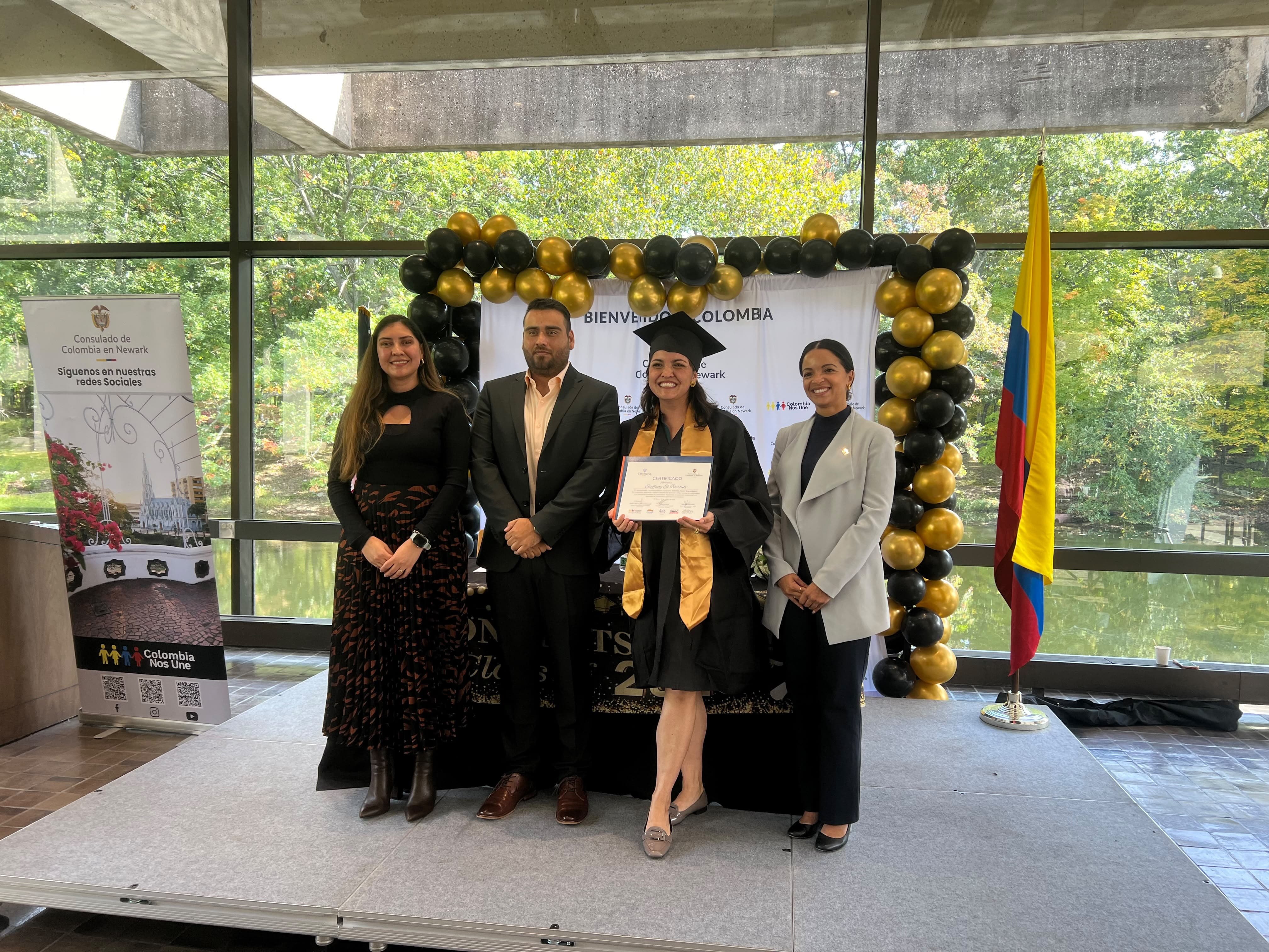Steffany comparte su graduación de un programa de emprendimiento